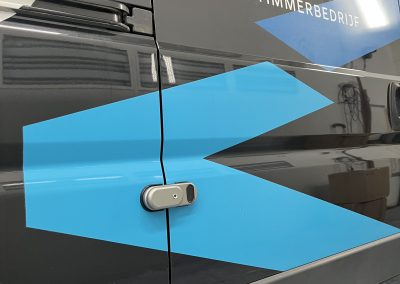Achterzijde Fiat Ducato zonder belettering, na montage Gatelock slot