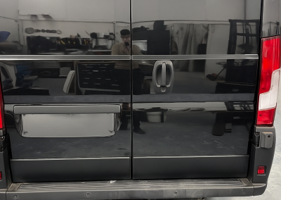 Close-up Gatelock slot op achterdeuren van Fiat Ducato