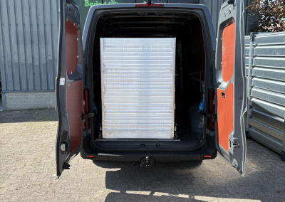 Renault Master met oprijplaat achterzijde – bedrijfswageninrichting door Focus